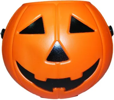 Страшные тыквы хэллоуин как украшение на передних шагов Стоковое Фото -  изображение насчитывающей дом, счастливо: 200188264