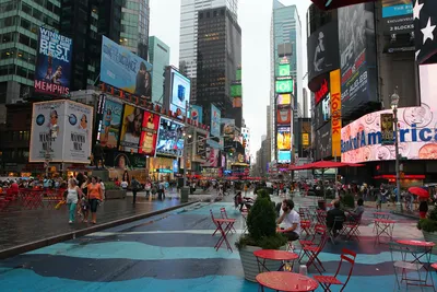 Нью-Йорк, улицы Высокие здания и идти людей Редакционное Фотография -  изображение насчитывающей америка, неон: 150848387