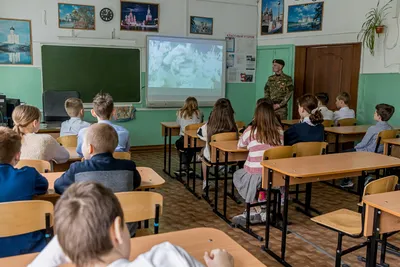 Урок рисования в обычной средней школе в Японии | Пикабу