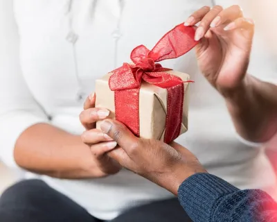 Подарок девушке | Идеи рождественских подарков, Подарки для друзей, Простые  подарки