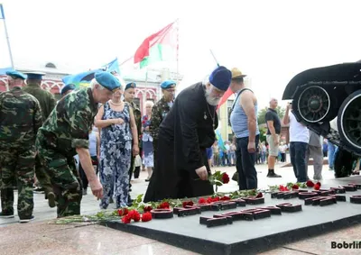 Как прошел День ВДВ в московском Парке Горького. Фоторепортаж — РБК