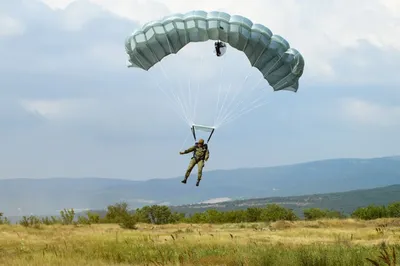 Картинки военных парашютистов