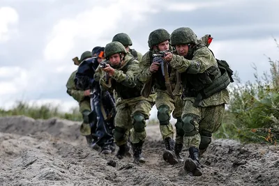 Прыжки с парашютом совершили воспитанники лагеря «Хочу стать десантником» |  ГОРОД | АиФ Нижний Новгород