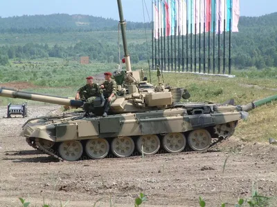 Снайперы крупного калибра: Почему танки советского производства эффективно  противостоят новейшей военной технике - Российская газета