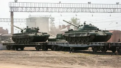 Старый военный танк на белом фоне, векторная иллюстрация Stock Vector |  Adobe Stock