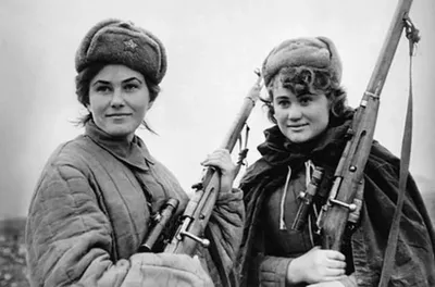 Выставка архивных фотографий «Женщина на войне – это уже подвиг»,  посвященная 75-летию Великой Победы