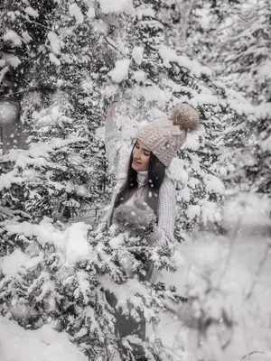 Фото девушек зимой со снегом со спины - подборка