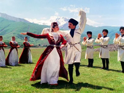 Гатчинская Служба Новостей — Гатчинцев научат танцевать кавказские танцы
