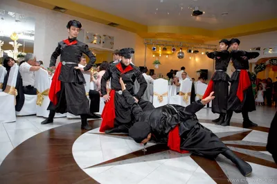 Костромичи осваивают кавказские танцы, а следом возьмутся за татарские и  чукотские | ГТРК «Кострома»