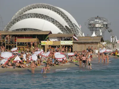 File:Kazantip, Popovka, Crimea, Techno party.jpg - Wikimedia Commons