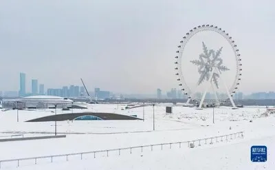 Harbin International Ice and Snow Sculpture Festival - ежегодный зимний  фестиваль в Харбине, Китай. Это крупнейший в мире фестиваль льда и снега .  стоковое фото ©kikujungboy 332411008