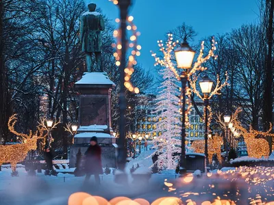 olga_chin_life - Хельсинки зимой! Для меня это понятие двояко, потому что  вроде улицы и убирают, а все равно слякоть. Очень нравятся огоньки и  украшения города! Особая атмосфера в центре города! Фото: canon