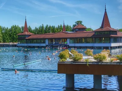 Озеро Хевиз термальный курорт озера Балатон - ВЕНГРИЯ на машине