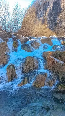 Путь через снег на озерах Plitvice зимой Хорватии Европы Стоковое Фото -  изображение насчитывающей холодно, снежок: 186286330