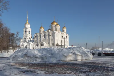 Православный храм в России зимой, …» — создано в Шедевруме