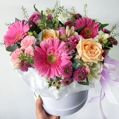 Купить Букет из Орхидеи, хризантемы и розы в шляпной коробке в Москве  недорого с доставкой
