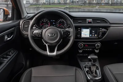 Интерьер салона Kia Rio X-Line (2017-2020). Фото салона Kia Rio X-Line.  Фото #3