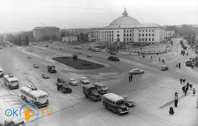 Старый Киев | Софийская площадь 60 лет назад и сейчас | Старые фотографии,  Фотографии города, Соборы