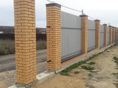 Забор с кирпичными столбами цена в Тюмени | ЗМ 72