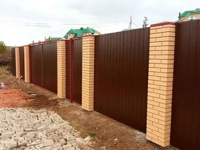Забор с кирпичными столбами цена в Тюмени | ЗМ 72