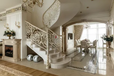 Фото интерьера лестницы квартиры в классическом стиле
