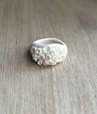 Белое кольцо \"Кораллы\" ручной работы из полимерной глины в магазине  «Rrrings!» на Ламбада-маркете