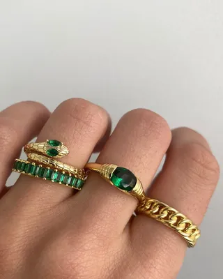 Помолвочные кольца с зелёными камнями