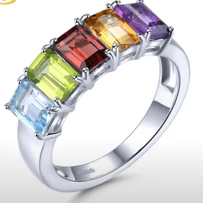 Помолвочные кольца с цветными камнями как яркая идея от Zlato