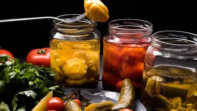 Заготовки на зиму: рецепт консервированного овощного ассорти. Читайте на  UKR.NET