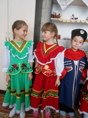 Чернянский народный хор «Лейся песня» примерил новые концертные костюмы  благодаря фонду «Поколение»