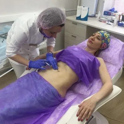 Контурная пластика рук | Инъекции в кисти рук в Age Clinic
