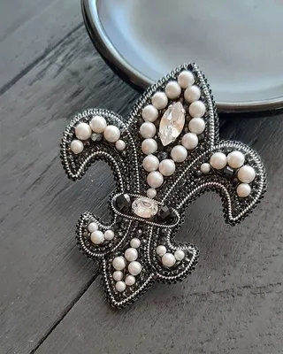 Геральдическая королевская лилия Fleur de lys. Подвеска для кулона купить в  интернет-магазине Ярмарка Мастеров по цене 50 ₽ – 9WAVZBY | Подвески,  Москва - доставка по России