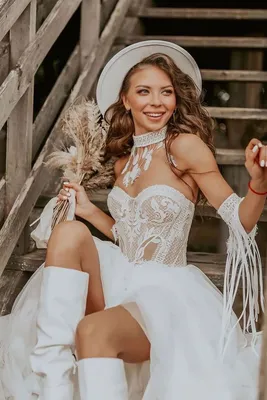 Alla-корсет платья выполнен из атласа, юбка из фатина до середины икры.  купить в Москве по низкой цене - характеристики, фото и примерка | Bride  Salon