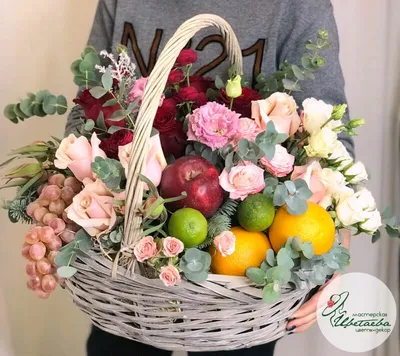 Подарочные корзины с фруктами и цветами купить с доставкой по Томску: цена,  фото, отзывы.