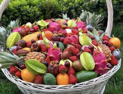 Корзина с экзотическими фруктами \"Райское изобилие\" купить в Москве с  доставкой на дом или офис