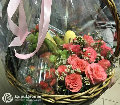 Большая корзина с красными розами - купить в Москве, цены на ритуальные  корзины ГБУ Horonim.ru