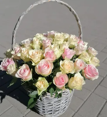 Корзина из роз и орхидей Город цветов купить недорого, доставка - магазин  цветов Абари в Омске