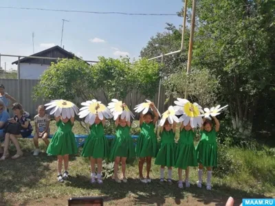 Детское танцевальное платье \"Ромашка\": платье с подъюбником, пояс и ободок.