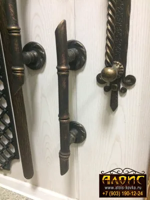 кованая ручка для двери [Forging door handle] | Metal art, Door pull  handles, Metal sculpture