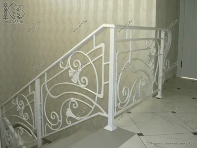Красивая лестница с ковкой