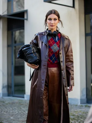 Кожаные тренчи: как носить самые модные пальто сезона | MARIECLAIRE