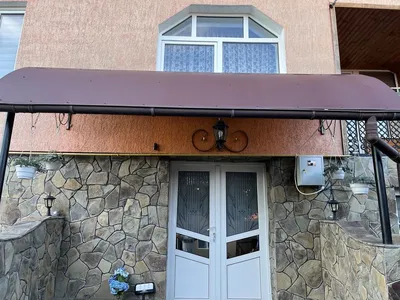 Кований козирок над дверима з полікарбонатом.: 8 500 грн. - Металлопрокат /  арматура Глинск на Olx