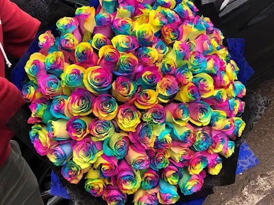 101 радужная роза купить с доставкой в Москве | Заказать букет цветов  недорого