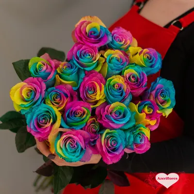 Крашеные розы микс белых и синих в коробке - Доставкой цветов в Москве!  118058 товаров! Цены от 487 руб. Цветы Тут