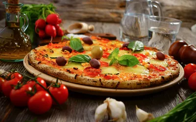 Сочная вкусная красивая пицца …» — создано в Шедевруме
