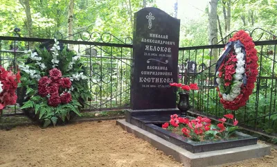 Памятники на могилу купить в Москве | Эксклюзивные памятники от А-Гранум