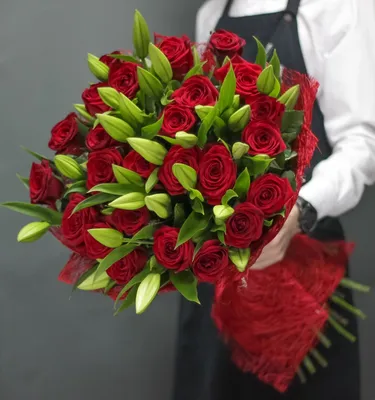 5 розовых лилий с гипсофилой - Доставкой цветов в Москве! 22833 товаров!  Цены от 487 руб. Цветы Тут