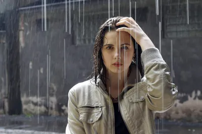 Красивые девушки под дождем: Скачать PNG файл бесплатно