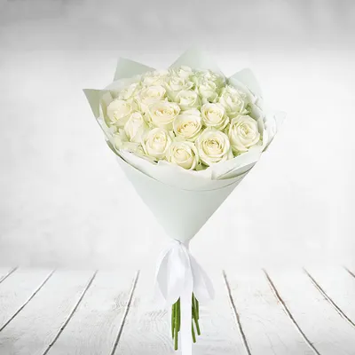 Красивые белые розы в комнате, крупным планом :: Стоковая фотография ::  Pixel-Shot Studio