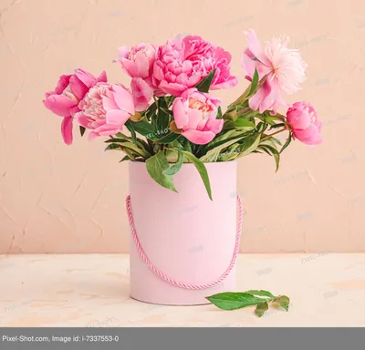 Красивый букет розовых пионов – купить с бесплатной доставкой в Москве